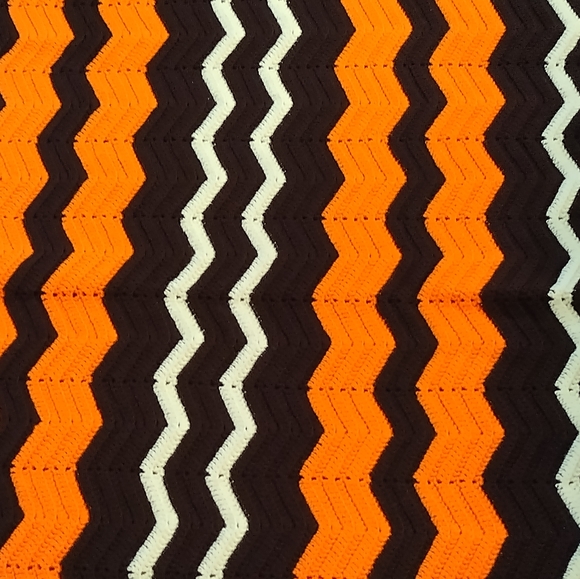 Vintage Afghan Chevron  Zig Zag Retro Pattern Hand Crocheted Throw Blanket - Picture 14 of 15